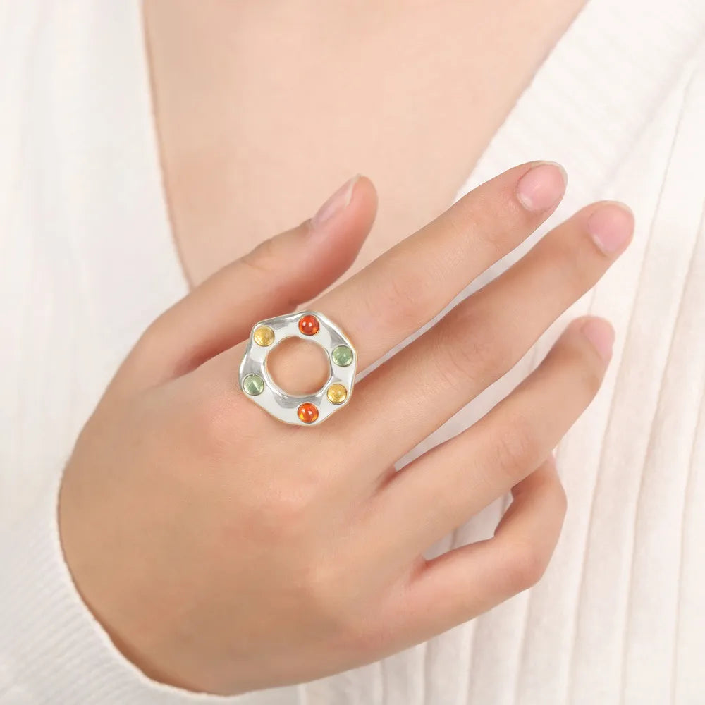 Anillo con Cuentas de Cristal – Acero de Titanio con Baño de Oro