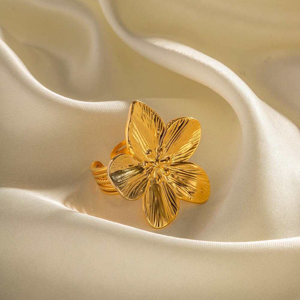 Anillo Flor Estilo Corte Francés – Acero Inoxidable Dorado Mate