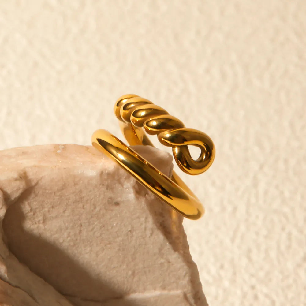 Anillo Nudo en acero inoxidable bañado en oro 18K