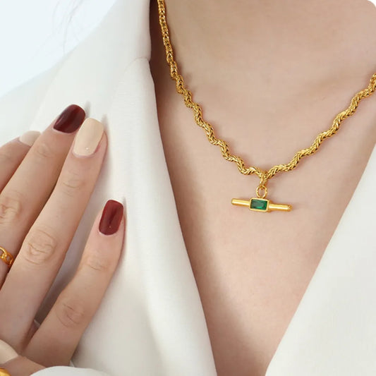 Collar Colgante Cónico de Cristal – Acero Titanio