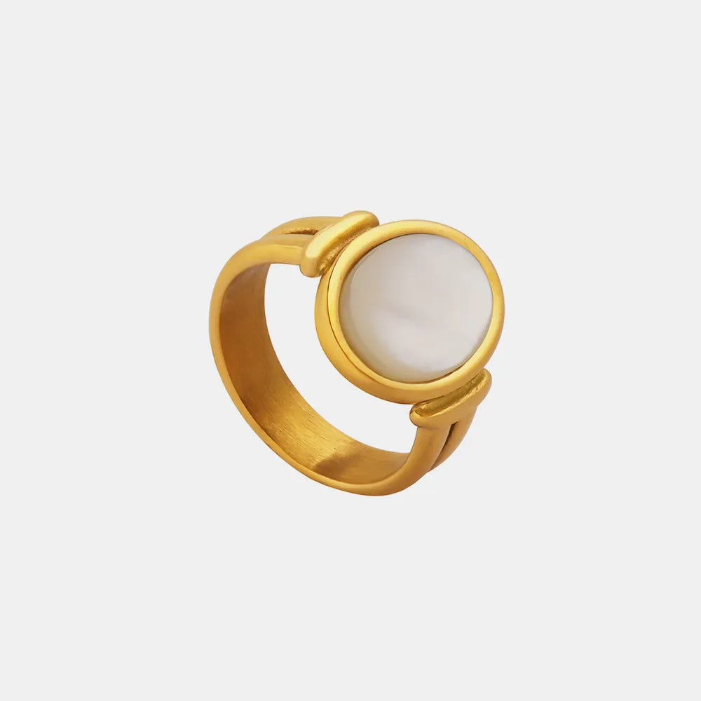 Anillo Vintage con Concha Blanca – Acero de Titanio