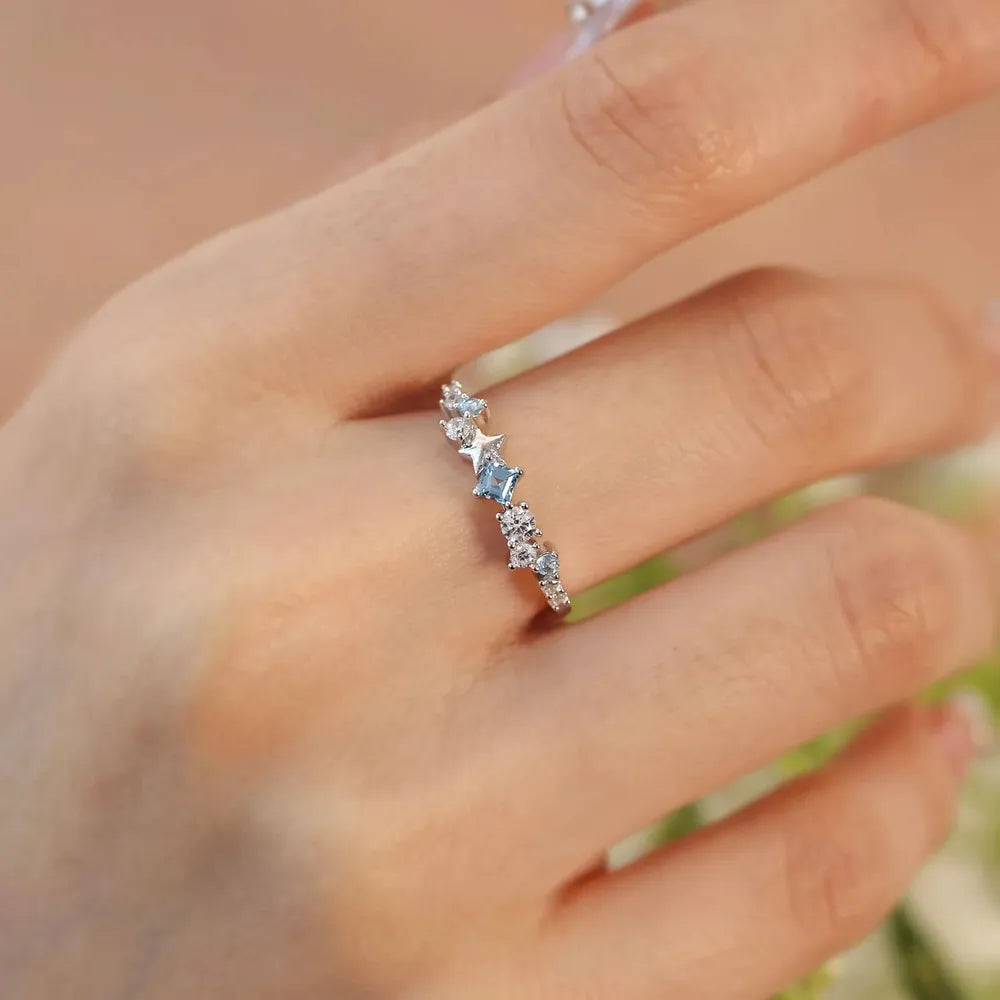 Anillo Estrella con Circonitas – Plata de Ley 925