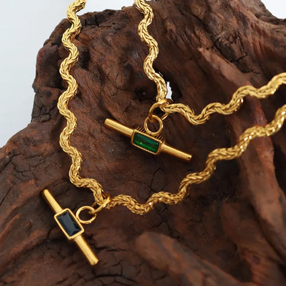 Collar Colgante Cónico de Cristal – Acero Titanio