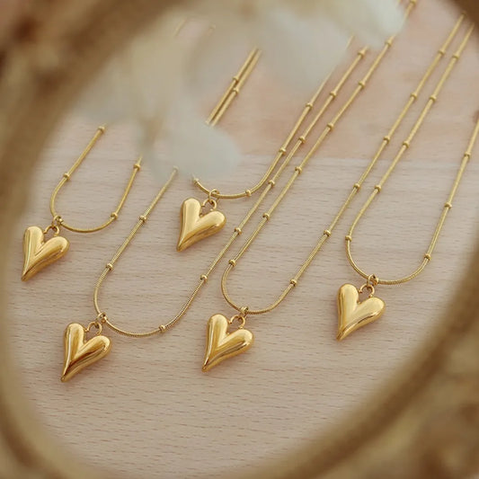 Collar Corazón Minimalista en Oro 18K – Acero Titanio